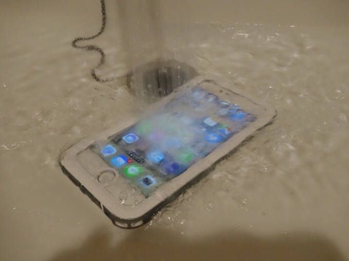 さらばジップロック Iphoneの 汗対策 に防水ケースを使ってみたら おすすめできちゃう便利さでした 凪ロード